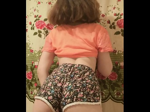 ❤️ Sexi mladá kočka si vyzlieka šortky pred kamerou Kvalitné porno na nás