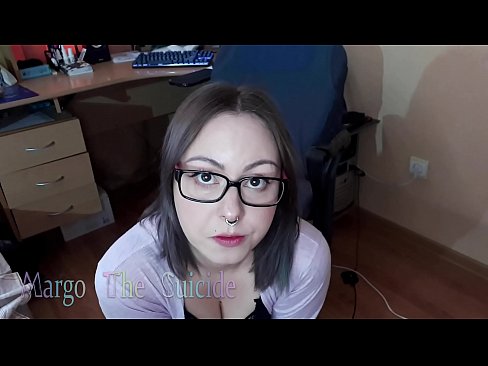 ❤️ Sexy dievča s okuliarmi hlboko fajčí vibrátor na kameru Kvalitné porno na nás