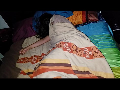 ❤️ Nevlastný syn nadáva svojej mladej nevlastnej matke, zatiaľ čo ona spí. Kvalitné porno na nás